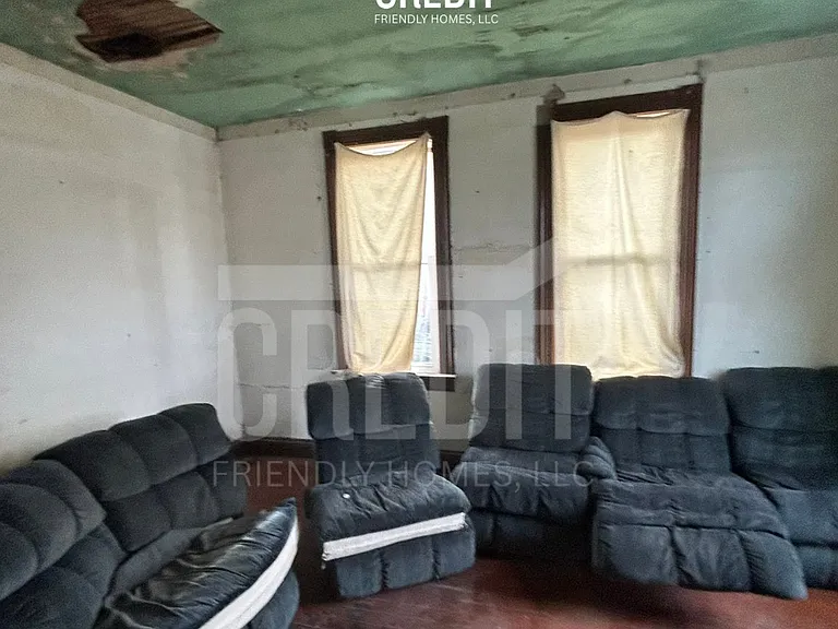 106 S Benton St — Photo 3