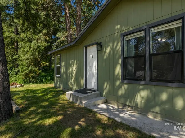 107 S Van Wyck Ave, Cascade, ID 83611