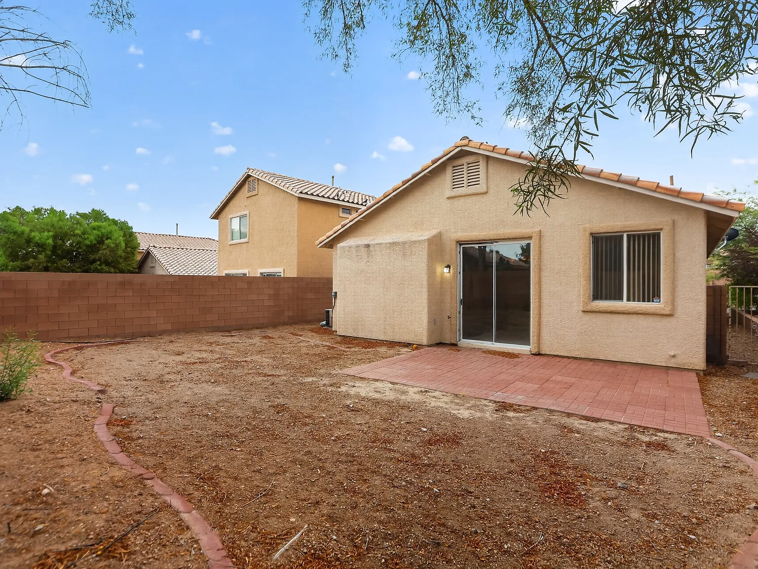3 bed, 1411 sqft, $2,095 — Photo 2