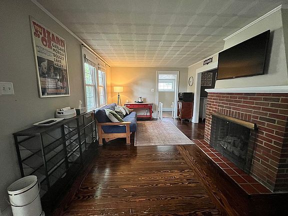 4th image of 405 Ardmore Ave