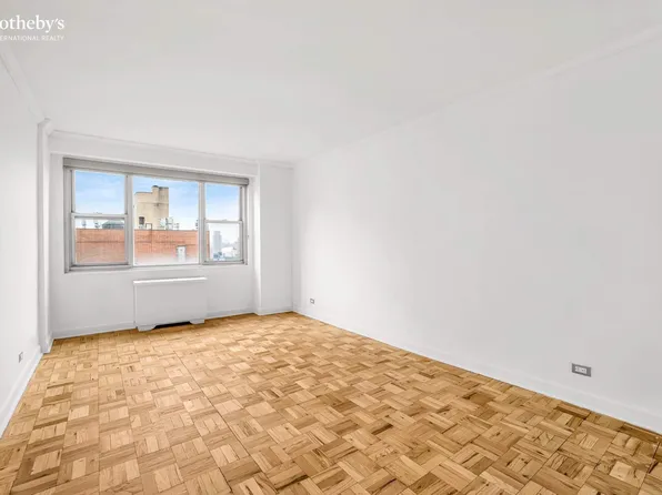 300 East 40th Street image 10 of 16