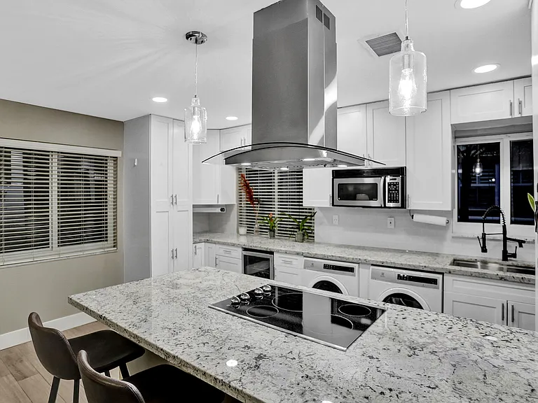 600 NE 7th Ave #8 — Photo 3
