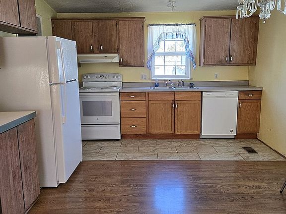 4th image of 3035 Evergreen Ave NE