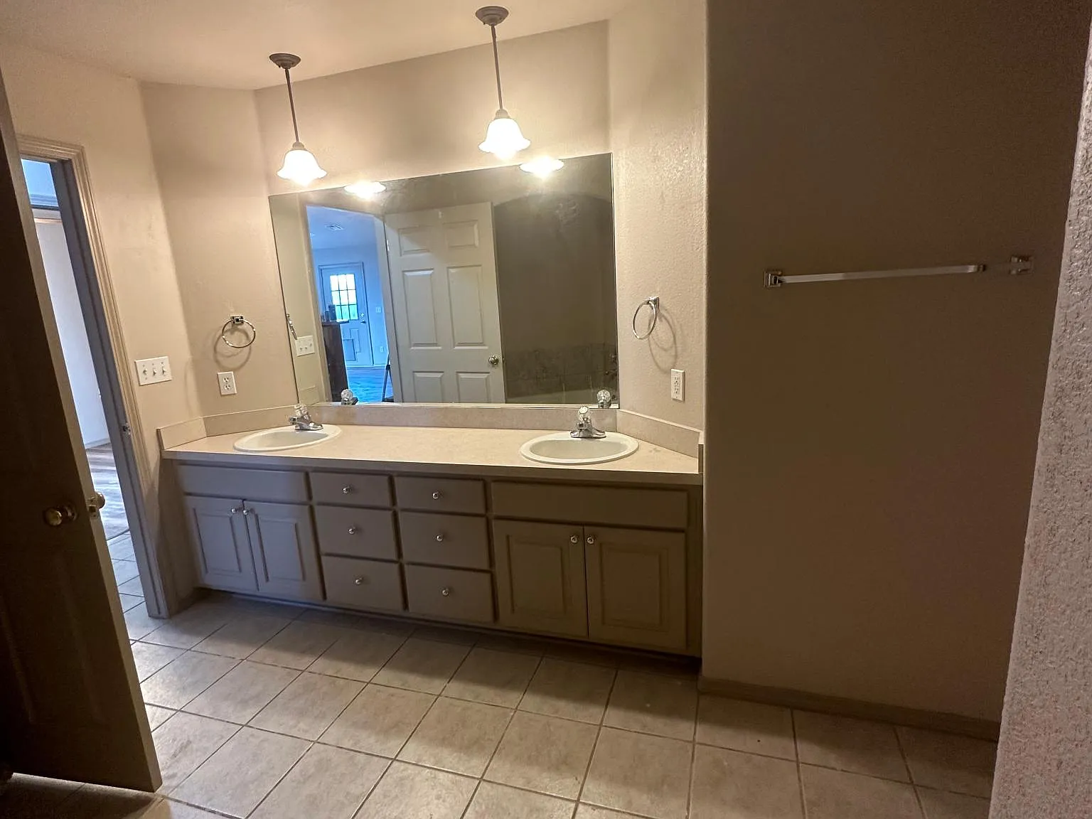 1212 W Dupont St — Photo 4