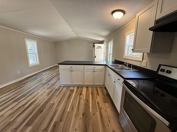 4th image of 97 Dean Dr