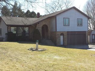2115 Tina Dr, Woodstock, IL 60098