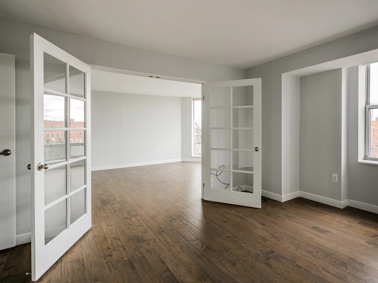 2 bed, 1023 sqft, $2,200 — Photo 2