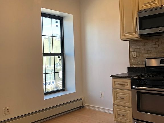 4th image of 504 Franklin Ave #3A