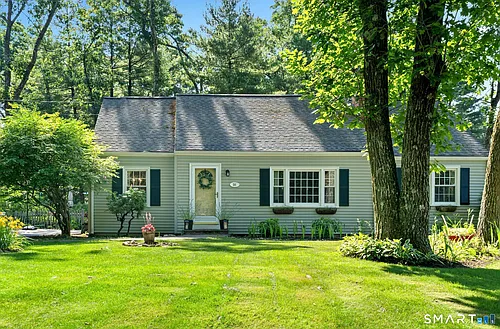38 Barry Ln Photo 1