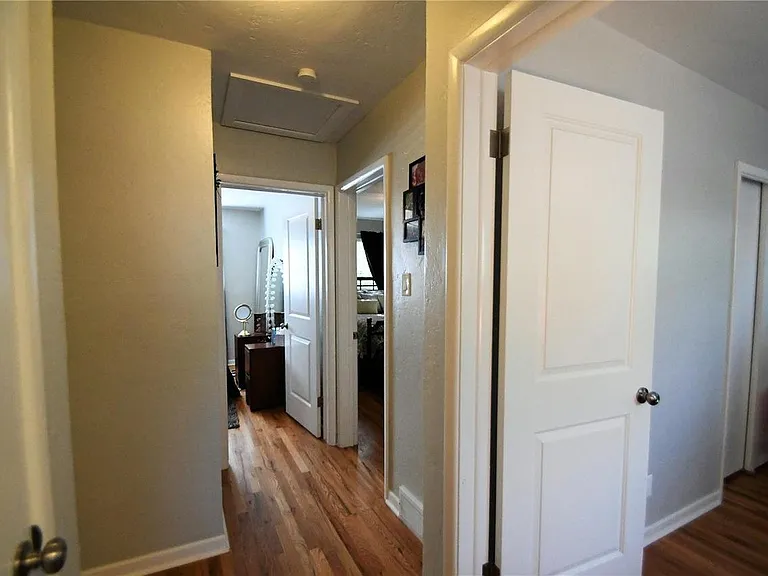 1070 Lansing St — Photo 16