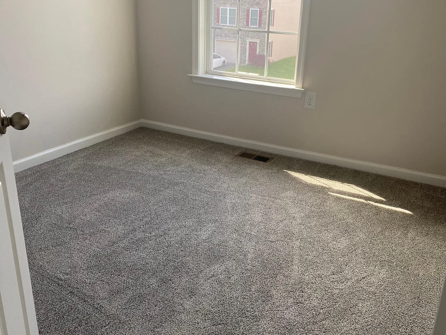 245 Morlatt Ln — Photo 3
