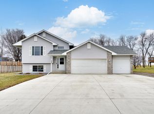 530 Albion Pl, Maple Lake, MN 55358