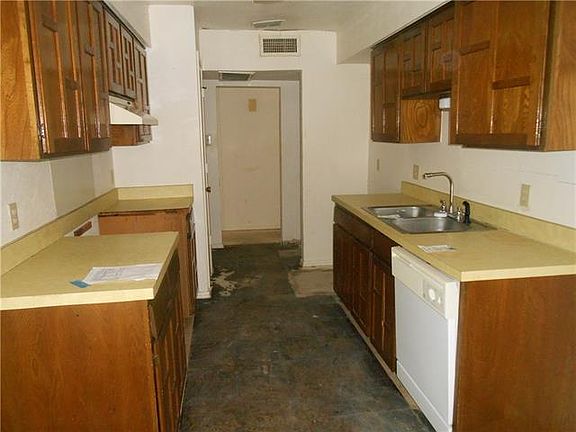 4th image of 1701 Glenview Ln
