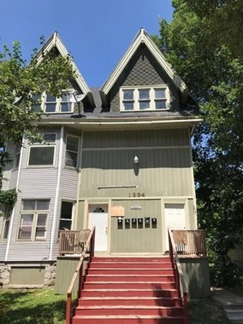 1234 W Walker St — Photo 1