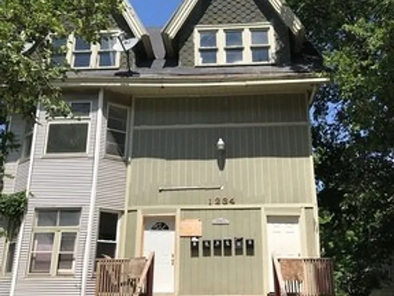 1234 W Walker St — Photo 1