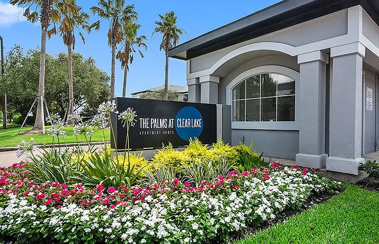 The Palms at Clear Lake Apartments — Photo 30