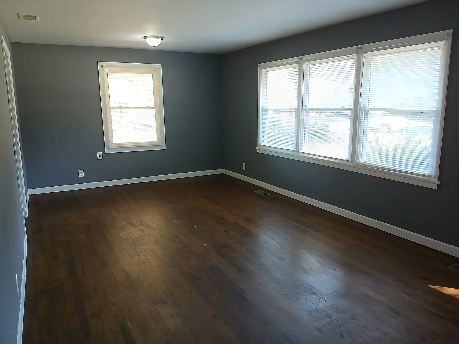 3 bed, 1.5 bath, 1025 sqft, $1,400 — Photo 3
