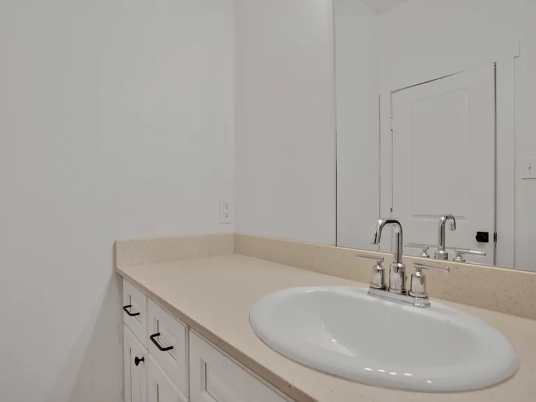 5806 Virginia Ave — Photo 9