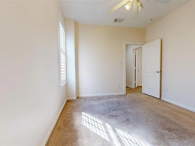 1502 Birdsall St — Photo 36