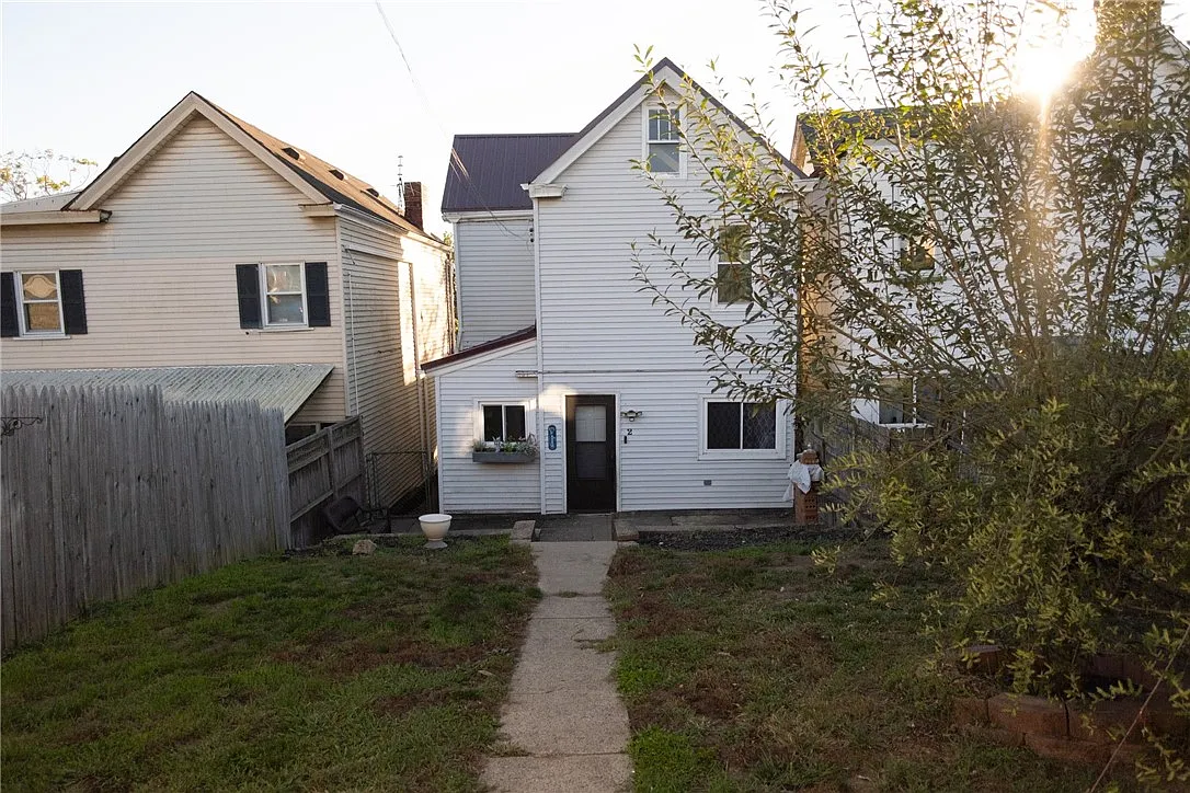 2 Jenkins St photo 1