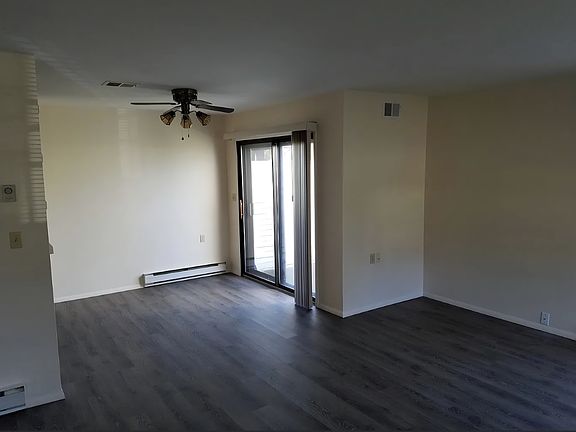 3rd image of 454A Chesterfield Ct