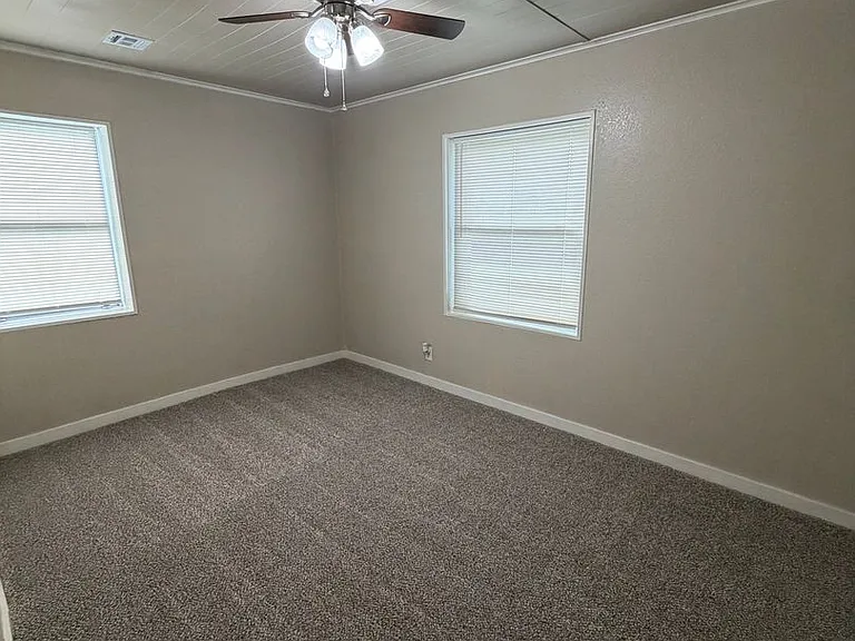 415 N Orphan St — Photo 3