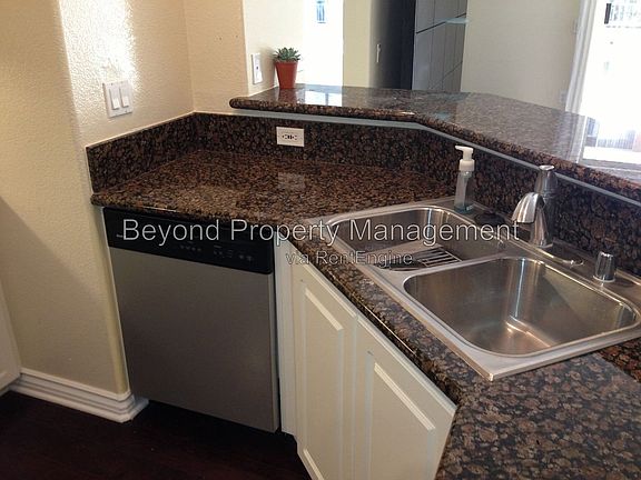 5th image of 9263 Regents Rd Unit B209