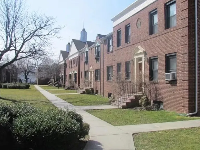 Tulip Ave — Photo 2