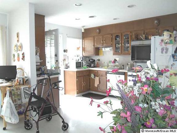 2nd image of 101 Buckingham Drive #B