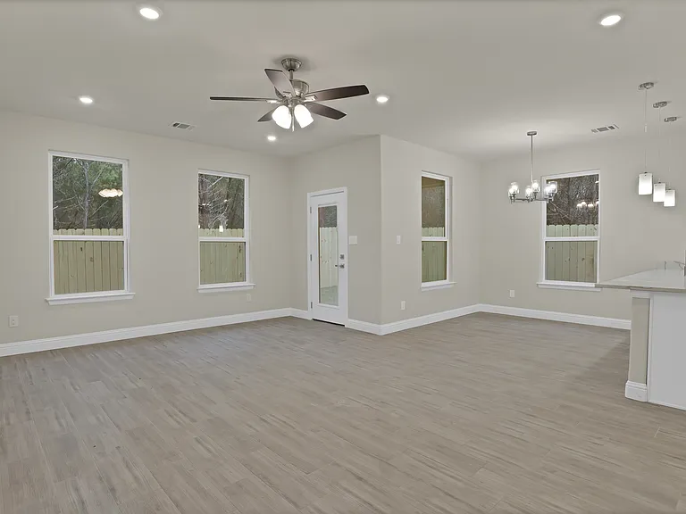 5619 Barkridge Dr — Photo 16