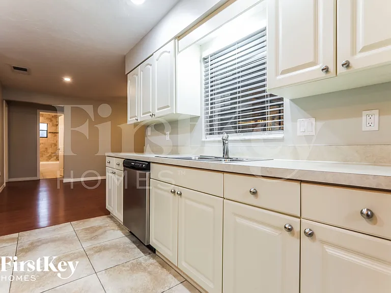 8340 Brandeis Cir W — Photo 9