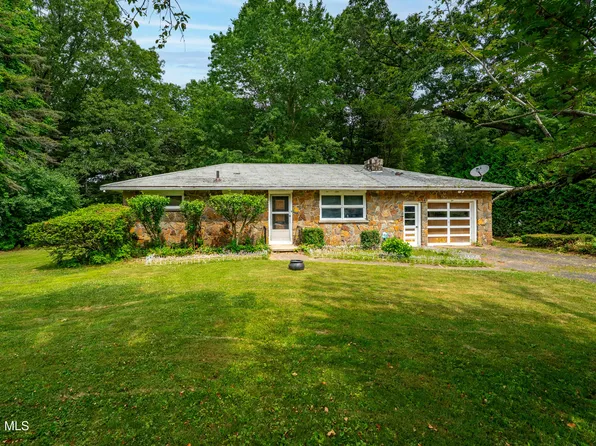 849 Whitney Drive, Niskayuna, NY 12309
