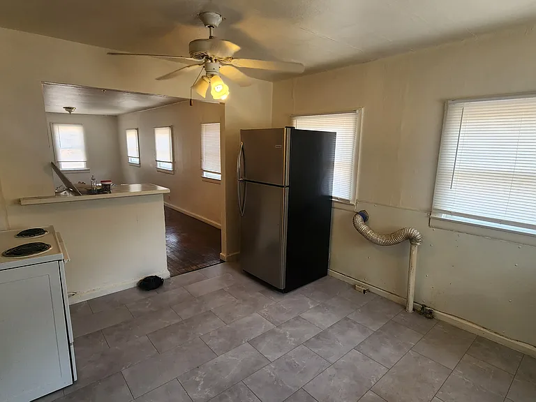 837 N Mesa Ave — Photo 5