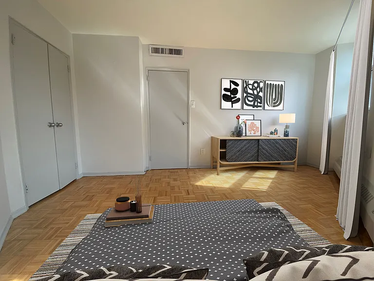 50 Alexander St — Photo 16