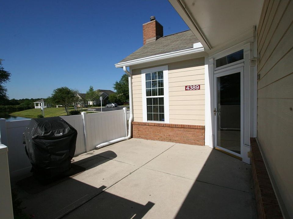 Welcome to 4389 Edgewater Crossing Drive