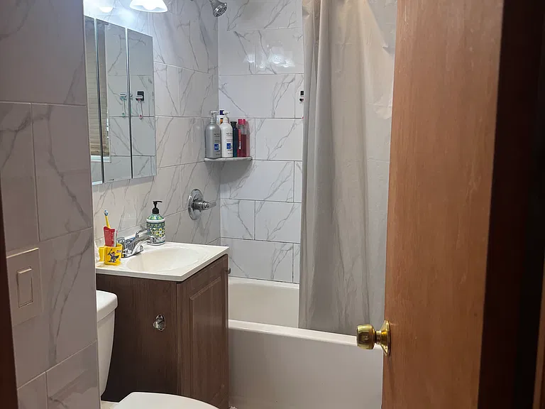 560 Cleveland Ave #1L — Photo 2