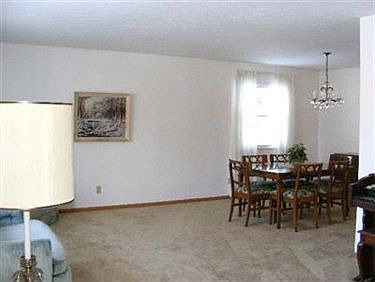 4th image of 3049 Valley Lane Dr