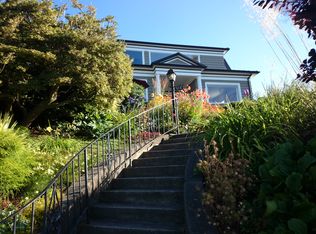 516 W Kinnear Pl, Seattle, WA 98119