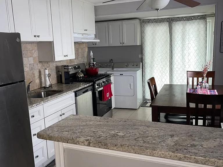 162 Seabreeze Way — Photo 2