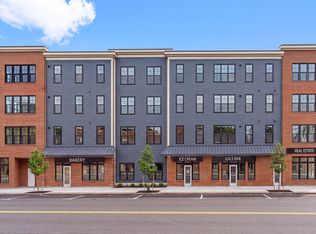 596 Washington St #403, Whitman, MA 02382
