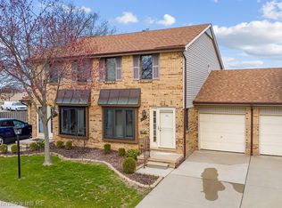 308 Pineview Ct, Saint Clair Shores, MI 48081