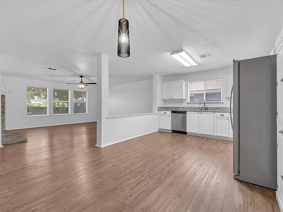 3rd image of 2460 Mallory Ln