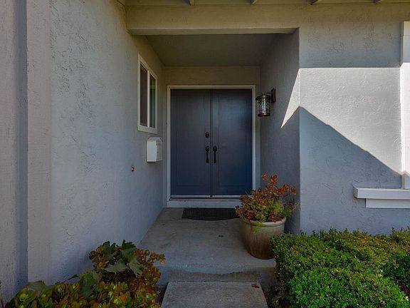 4th image of 2847 Helmsley Dr