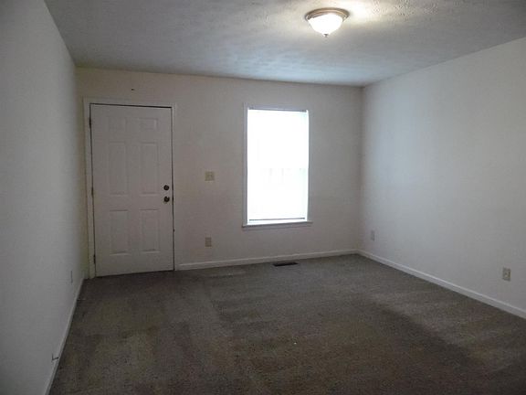 4th image of 204 Poplar Cir #A