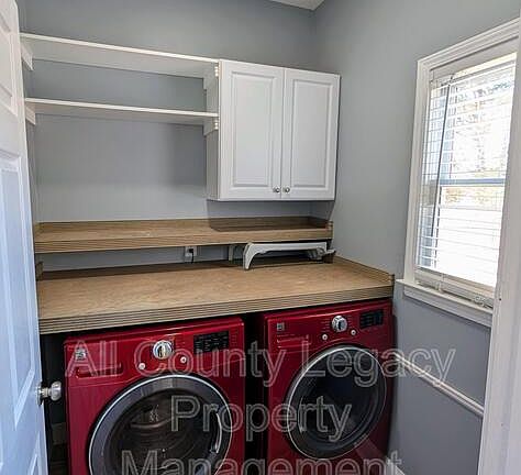 5th image of 828 Windsor Oak Cir