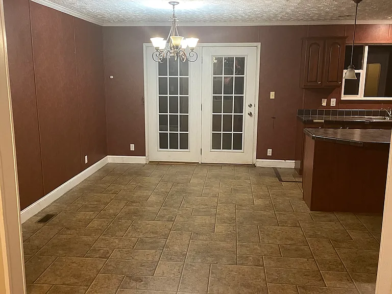 2811 Ninety Six Hwy #5 — Photo 1