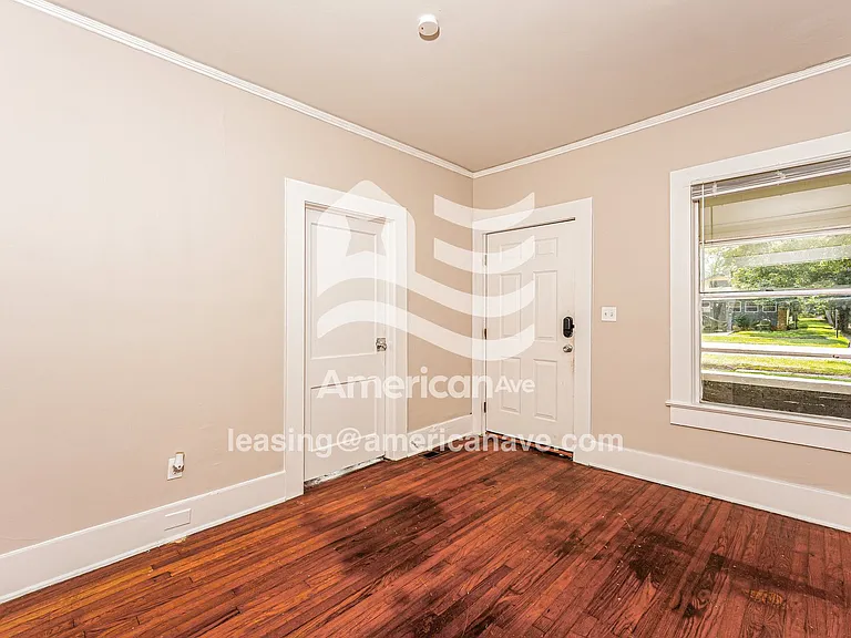 1443306_004_living_room_4.jpg
