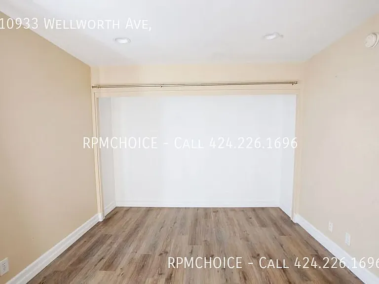 10933 Wellworth Ave — Photo 17