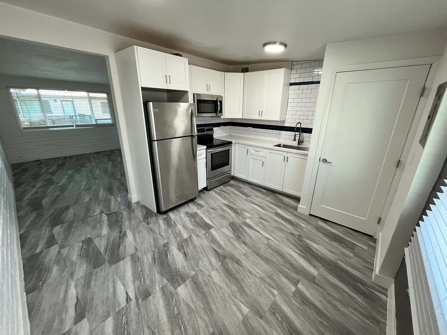 2 bed, 900 sqft, $1,295 — Photo 2
