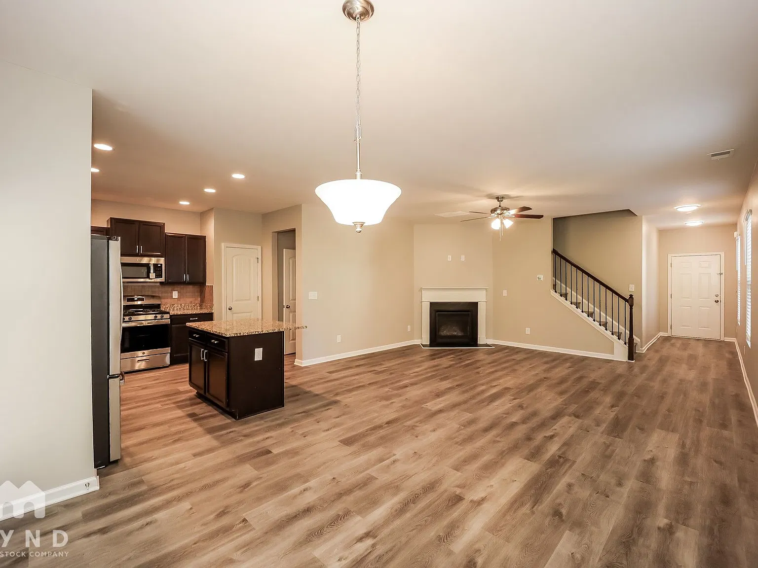 3 bed, 2.5 bath, 2108 sqft, $2,105 — Photo 4
